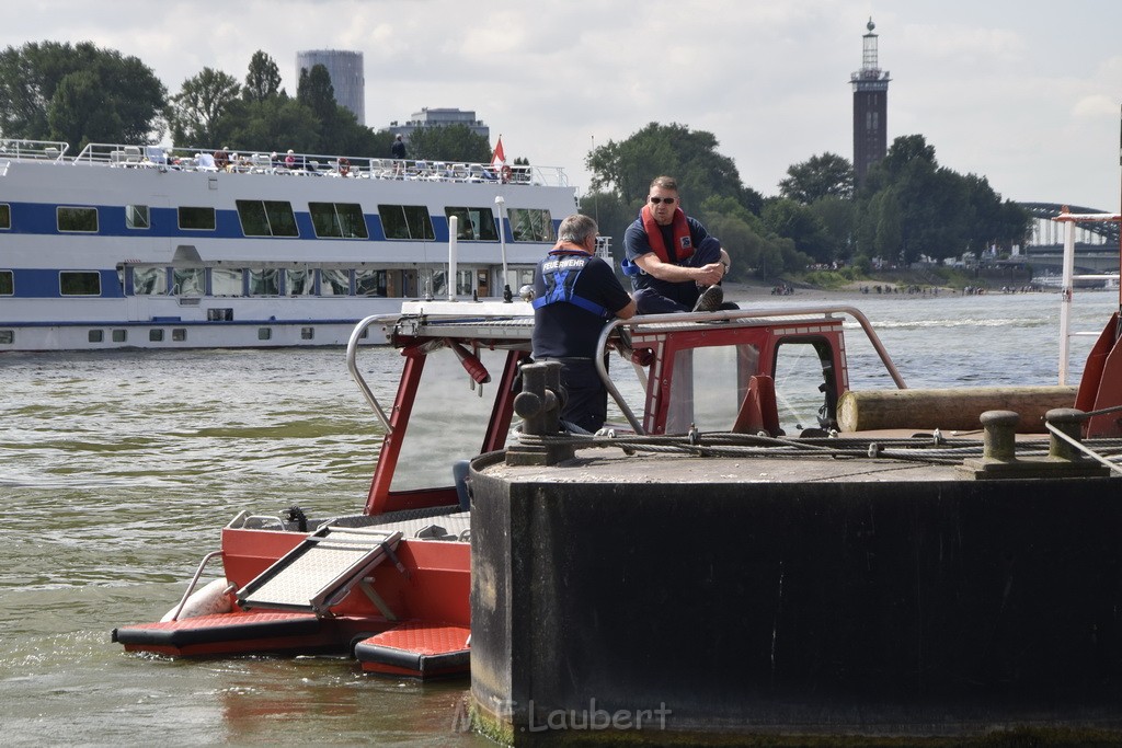 Uebung BF Taucher und Presse Koeln Zoobruecke Rhein P206.JPG - Miklos Laubert